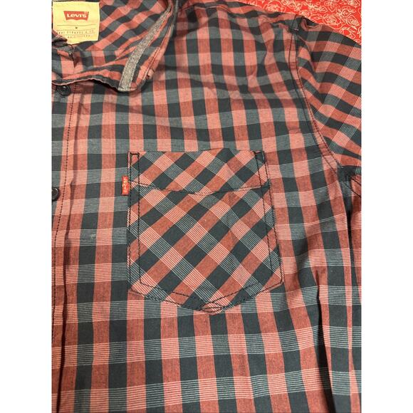 Levi's Men's Plaid Short Sleeve Button-Up Shirt, Size M - Picture 3 of 5